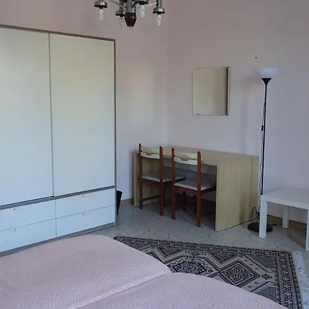 Apartment Near The Riviera