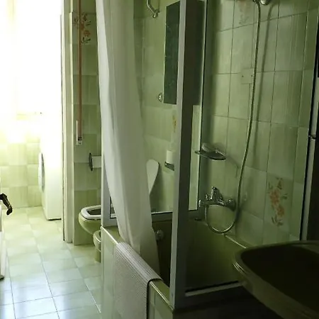 Apartment Near The Riviera